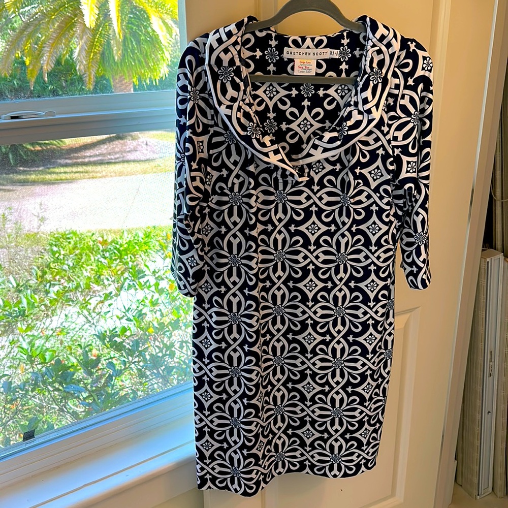 Gretchen Scott Med Navy Blue & white dress, 3/4 length sleeves & ruffled collar,